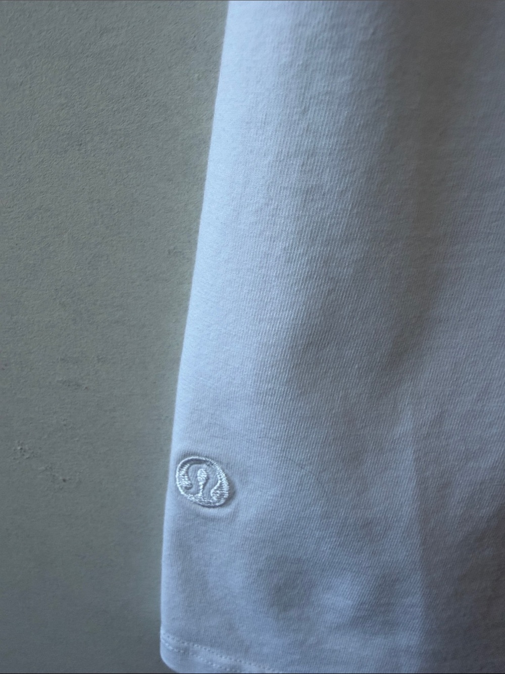 Lululemon Women’s Short Sleeve Crew Tee in White - Picture 4 of 4